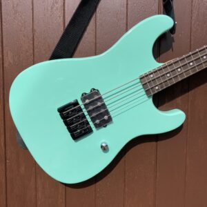 Retrovibe S30 Funky Monkey Strat Bass 30.6" short scale 25 fret