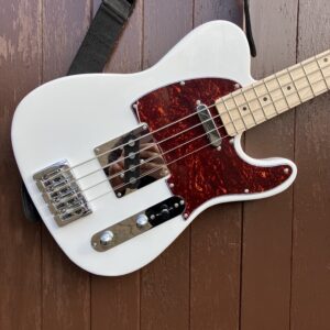 Retrovibe T32 Tele Bass 32" scale - Arctic White - Maple Neck