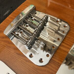 Retrovibe Mustang 17.5mm spacing bass bridge top load or thru