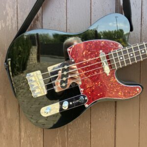 Retrovibe T30 Telebass 30.6" short scale  Black and Tort