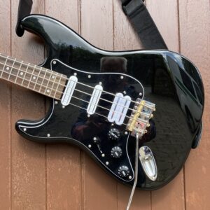 Retrovibe S30 Strat Bass 30.6" short scale Left Hand 25 fret with tremolo